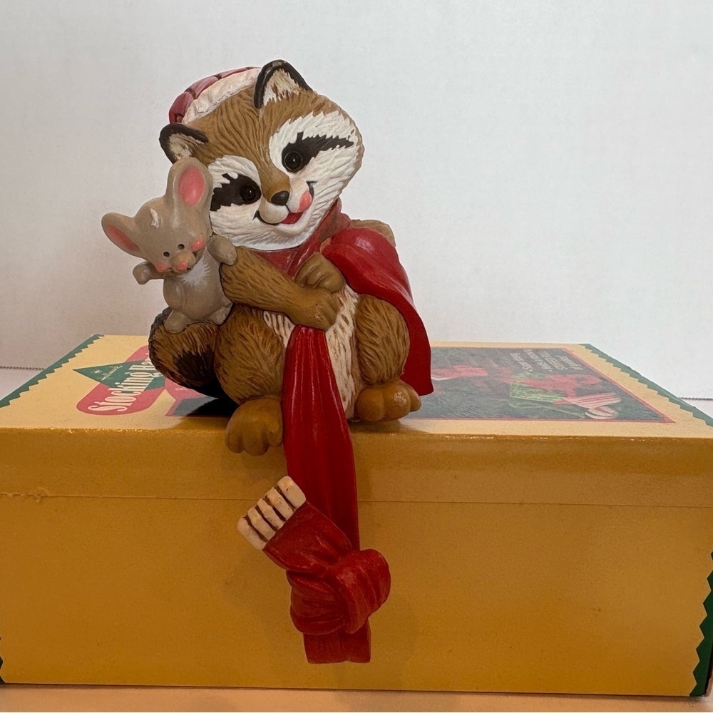 Vintage 1986 Hallmark raccoon & mouse Christmas stocking holder hanger